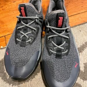 Never worn Puma boys sneakers - size 3/ EU 34.5.